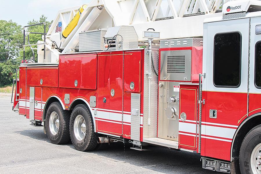 1996 LTI 100′ Aerial Platform Quint with 2019 Refurb - image 14