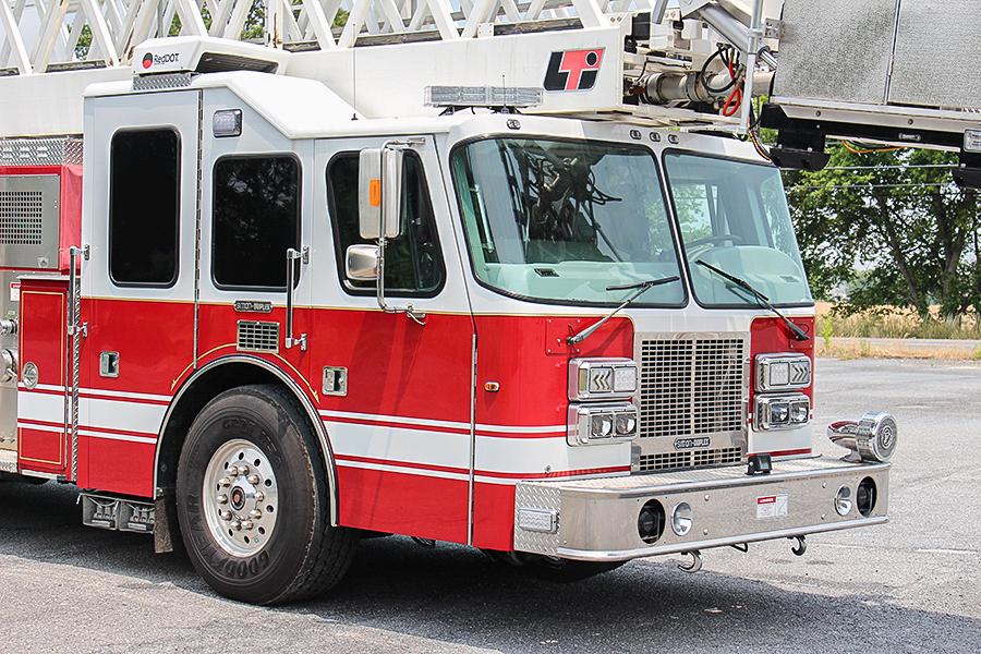 1996 LTI 100′ Aerial Platform Quint with 2019 Refurb - image 16