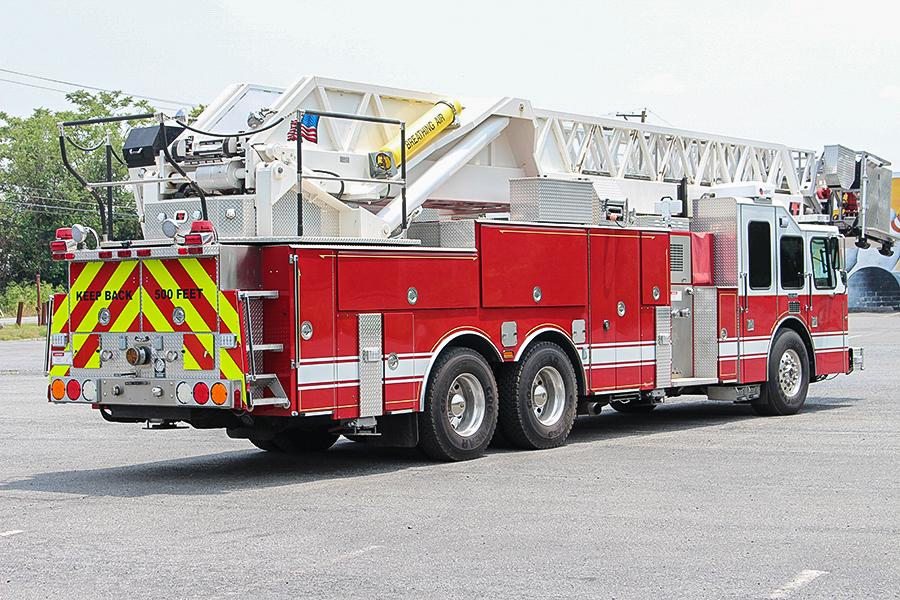 1996 LTI 100′ Aerial Platform Quint with 2019 Refurb - image 18