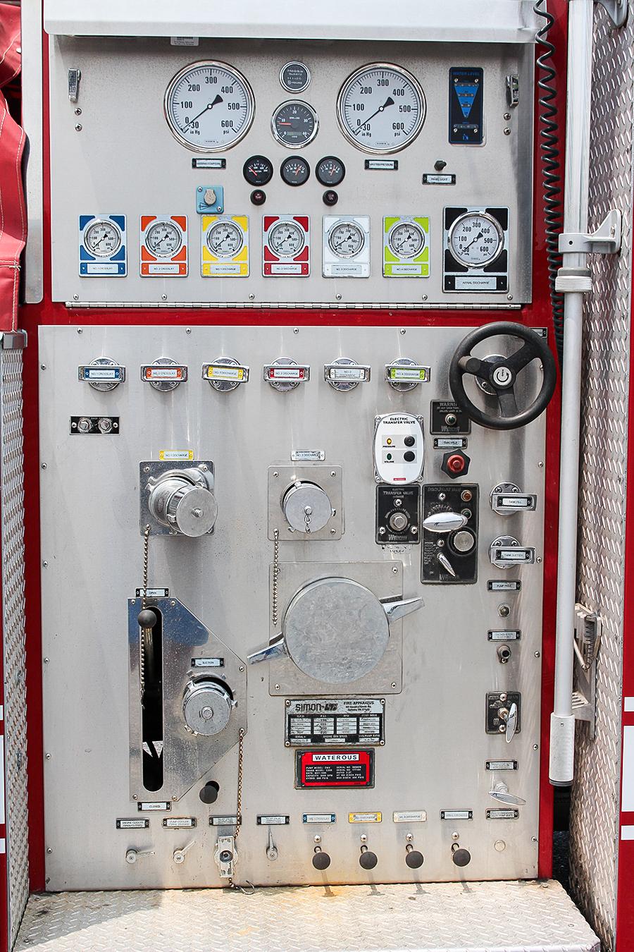 1996 LTI 100′ Aerial Platform Quint with 2019 Refurb - image 19