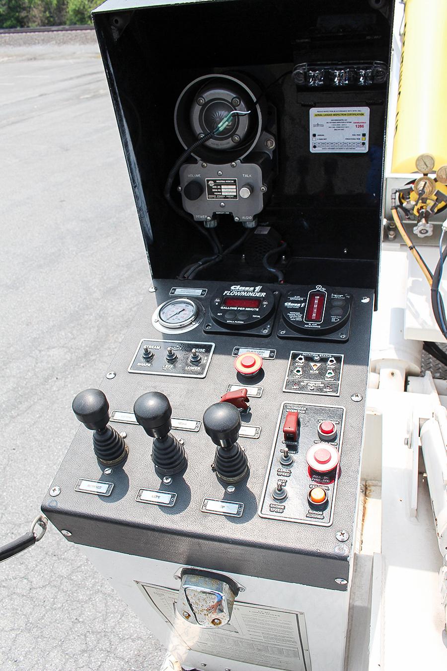 1996 LTI 100′ Aerial Platform Quint with 2019 Refurb - image 22