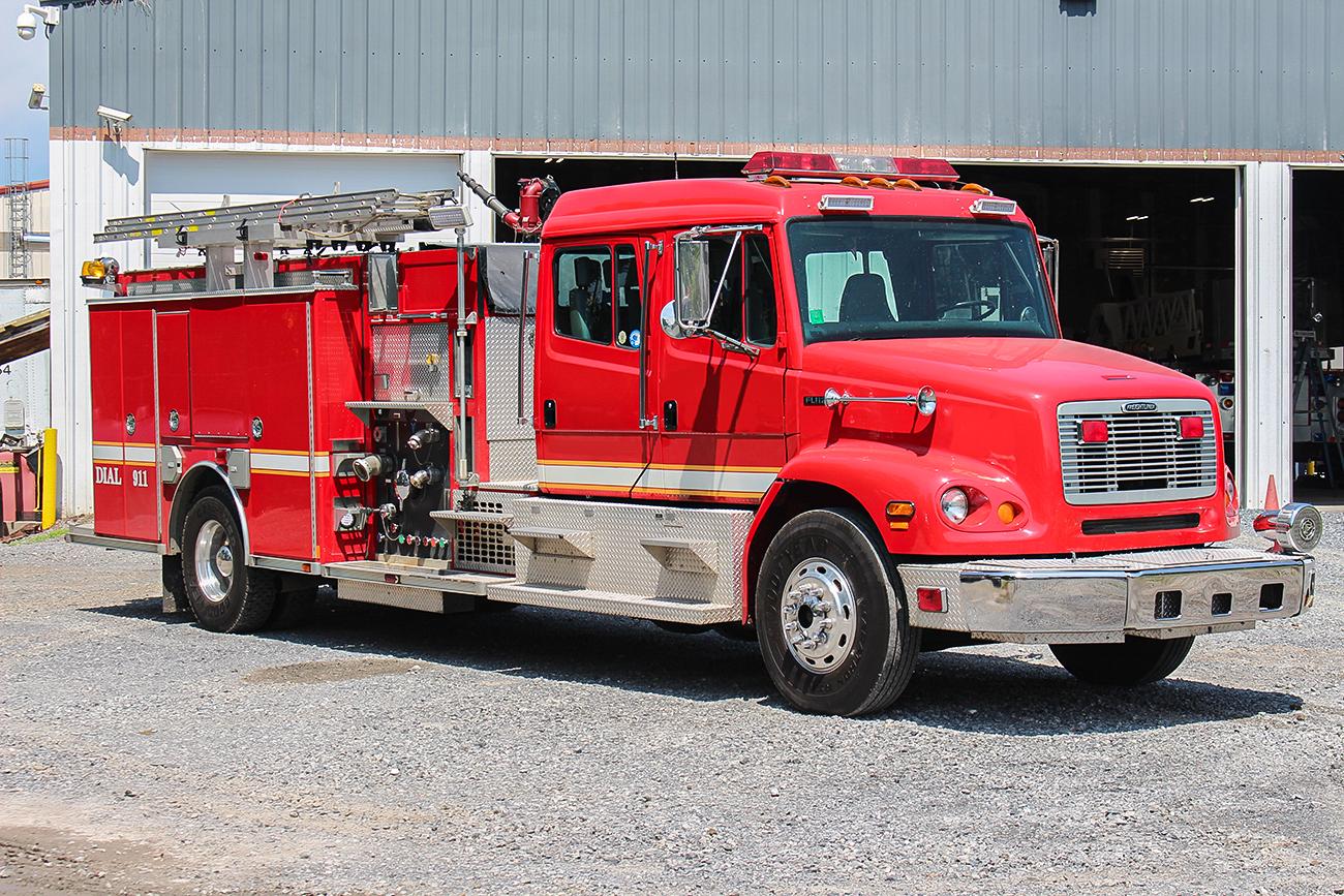 2003 Freightliner 1500/1000 Rural Pumper - image 2