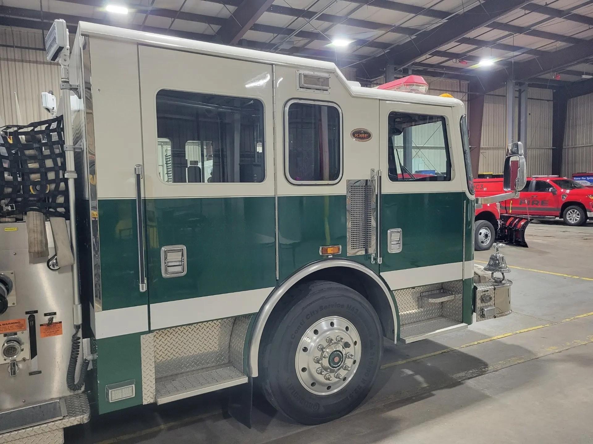 2004 KME XMFD Pumper - image 3