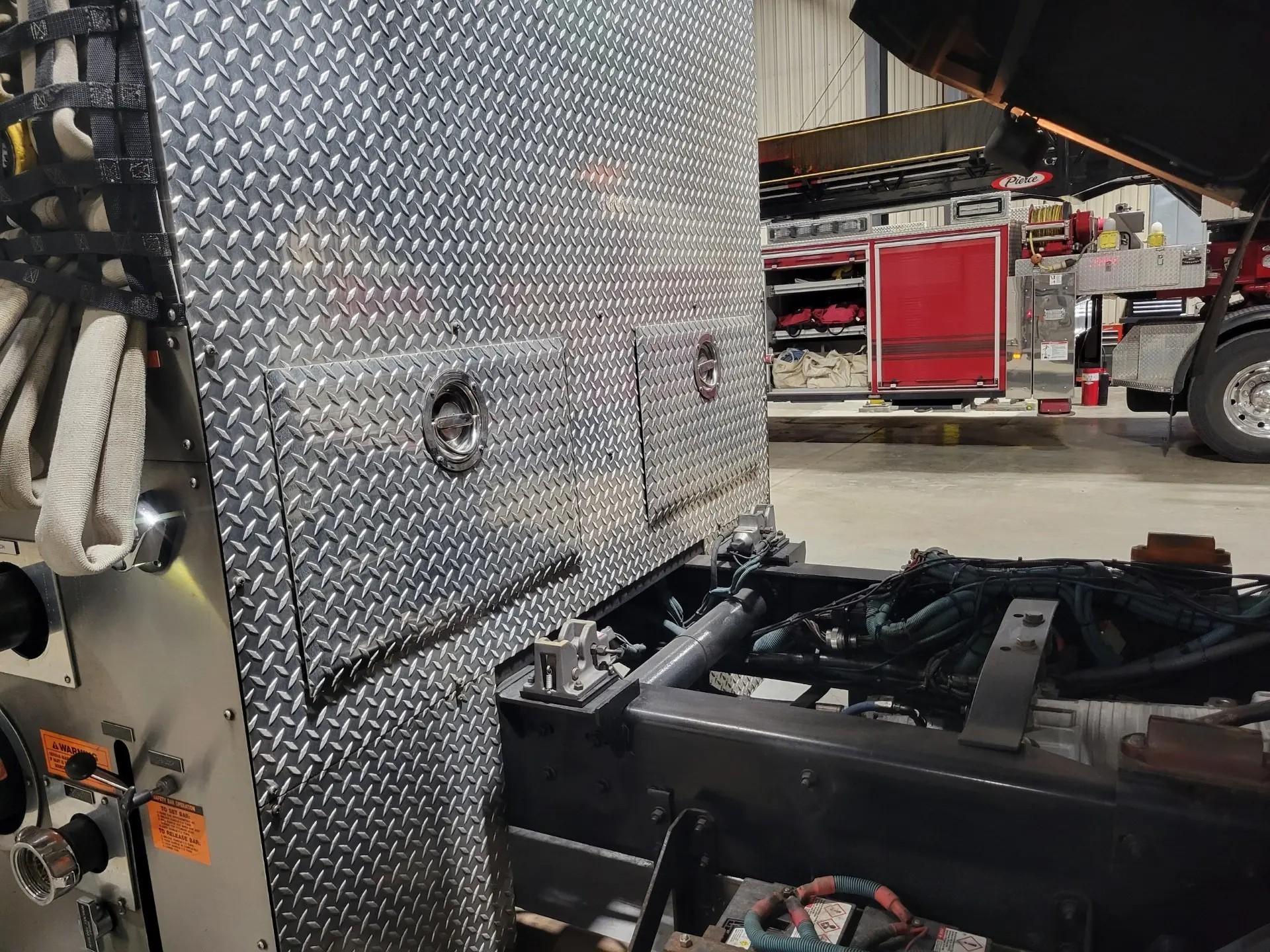 2004 KME XMFD Pumper - image 25