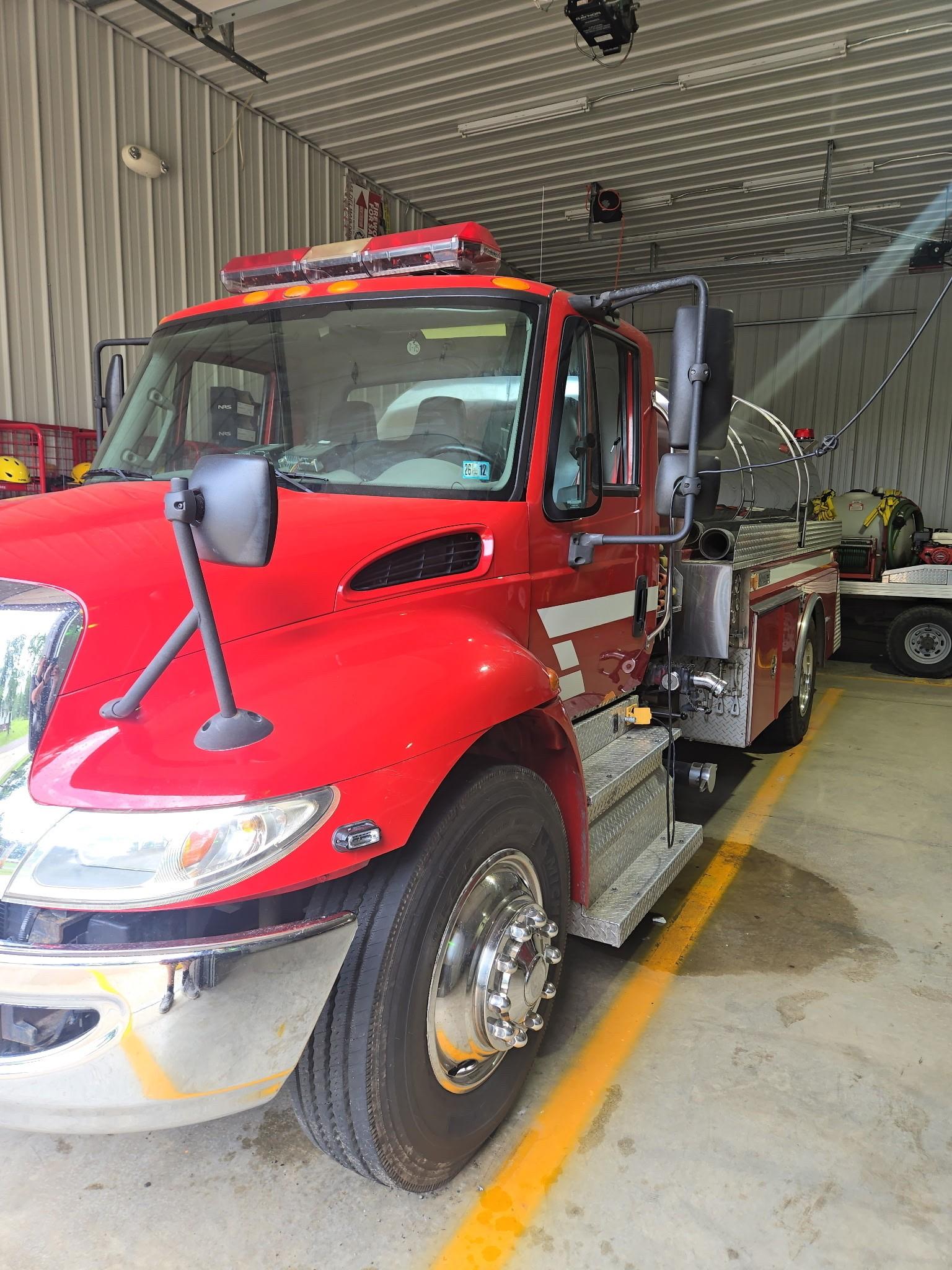 2012 International Pumper Tanker - image 2