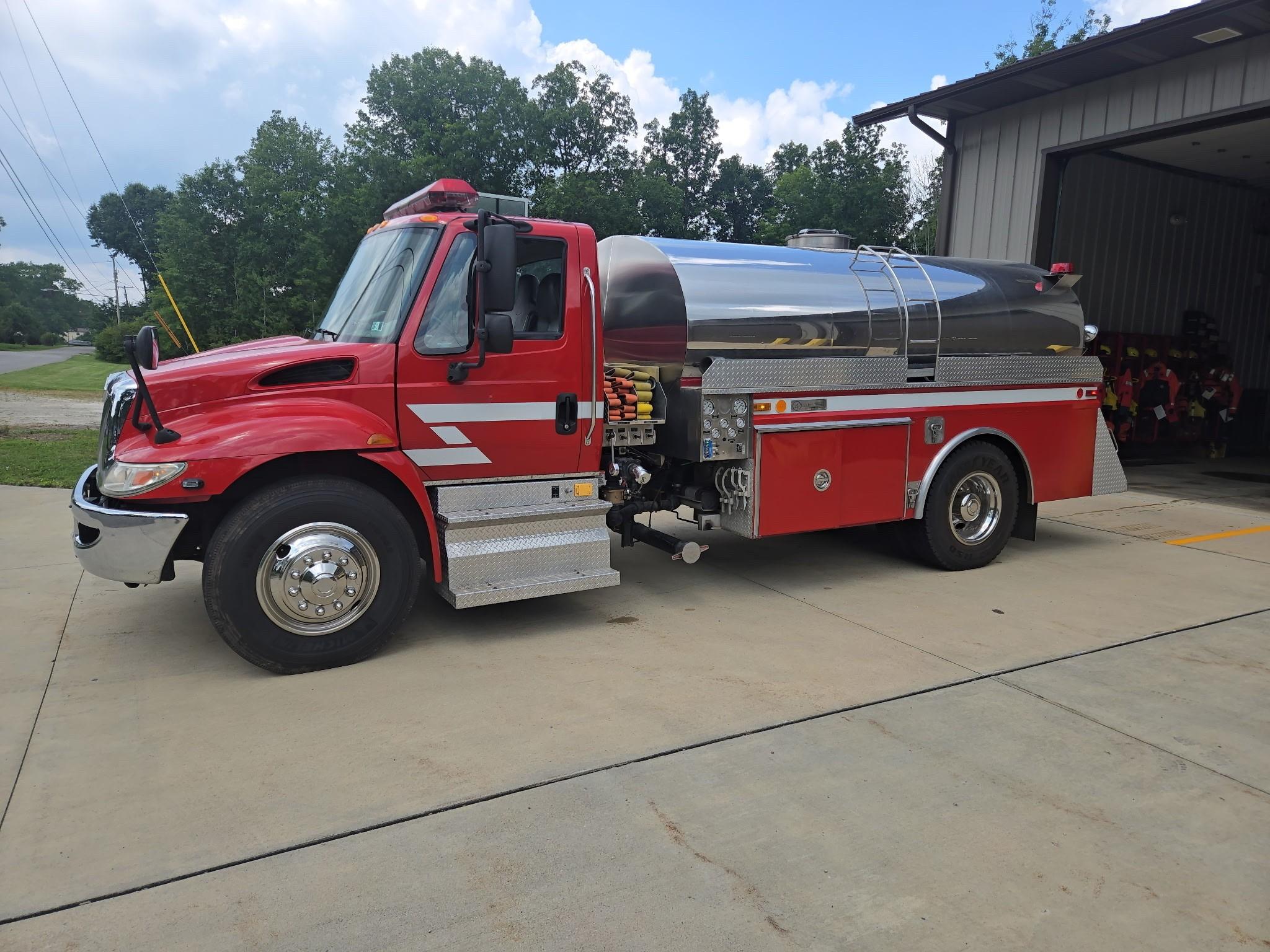 2012 International Pumper Tanker - image 1