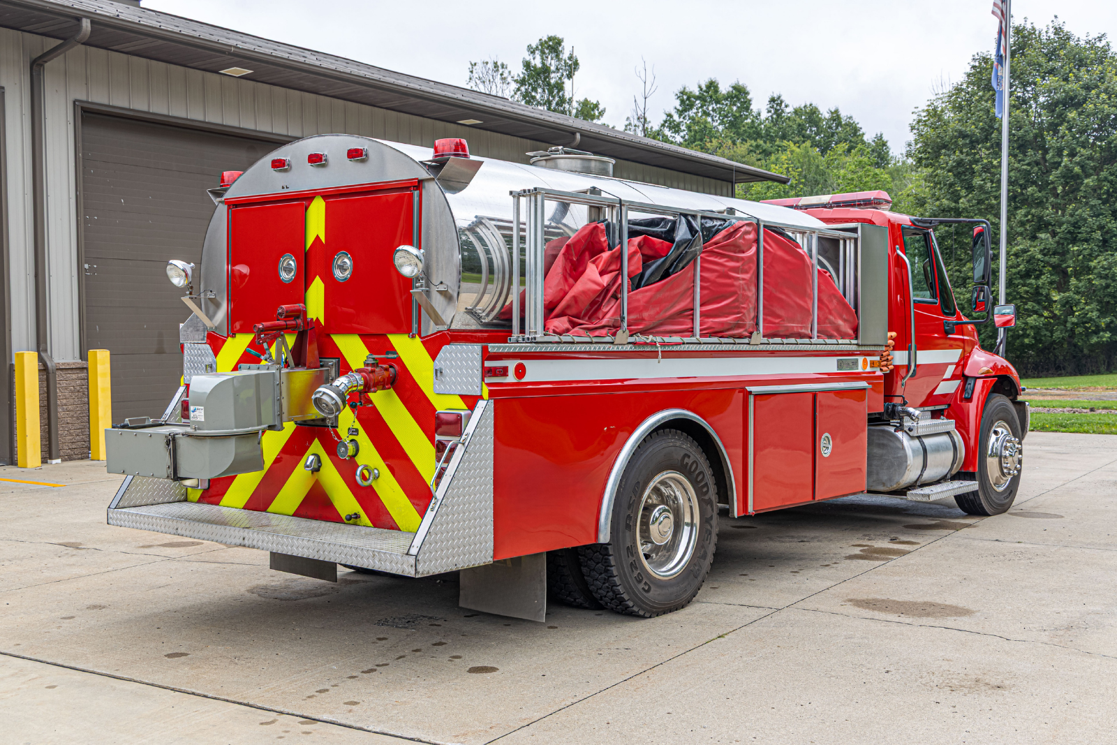 2012 International Pumper Tanker - image 6