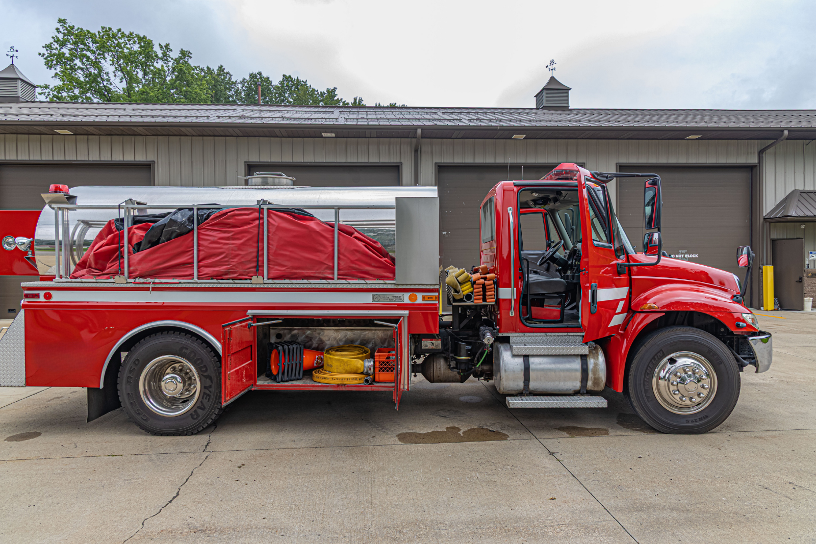 2012 International Pumper Tanker - image 9