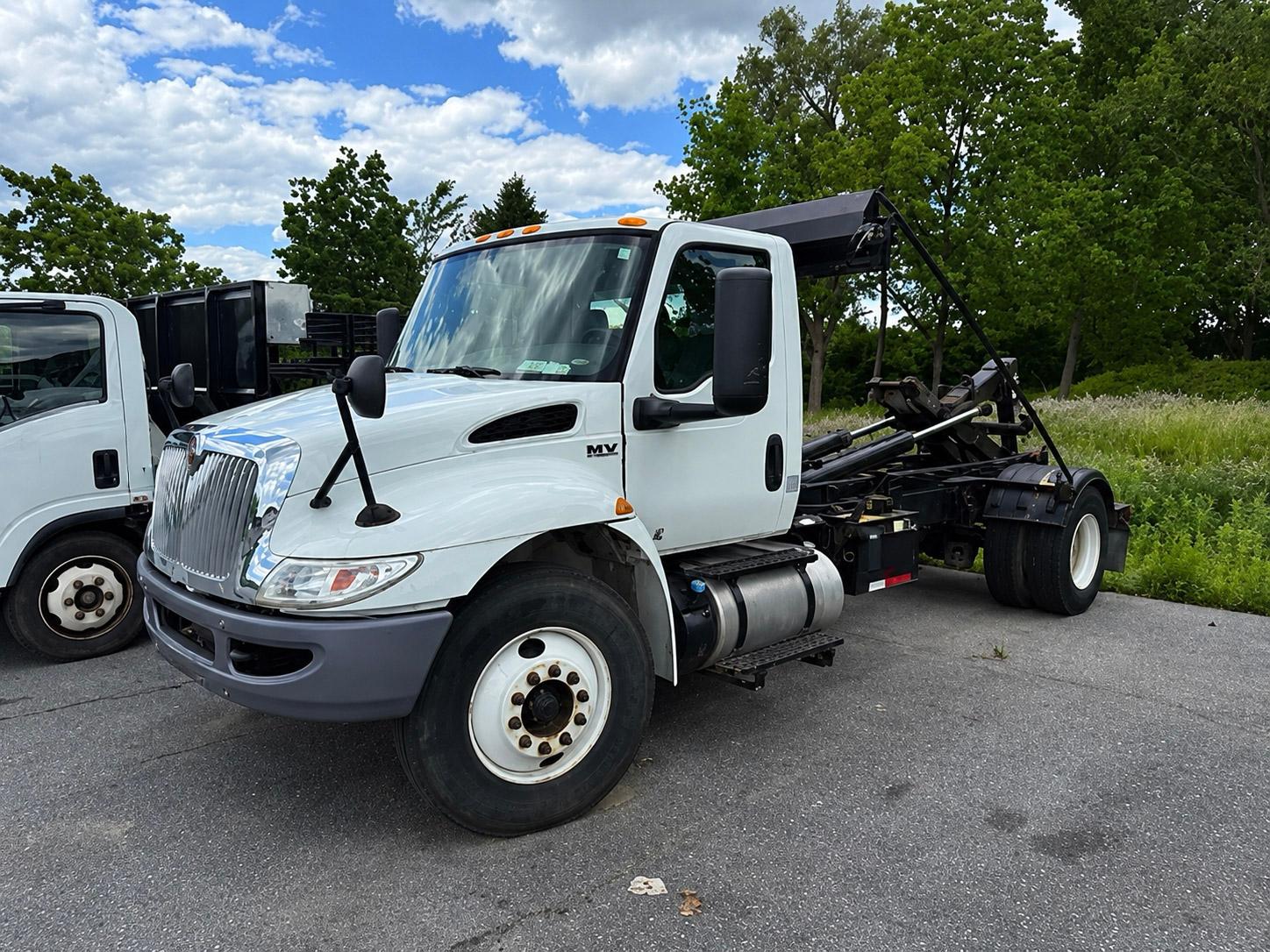 2020 International Palfinger Hooklift - image 1