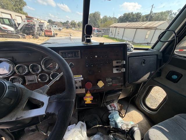 1993 Peterbilt jurop Septic - image 7