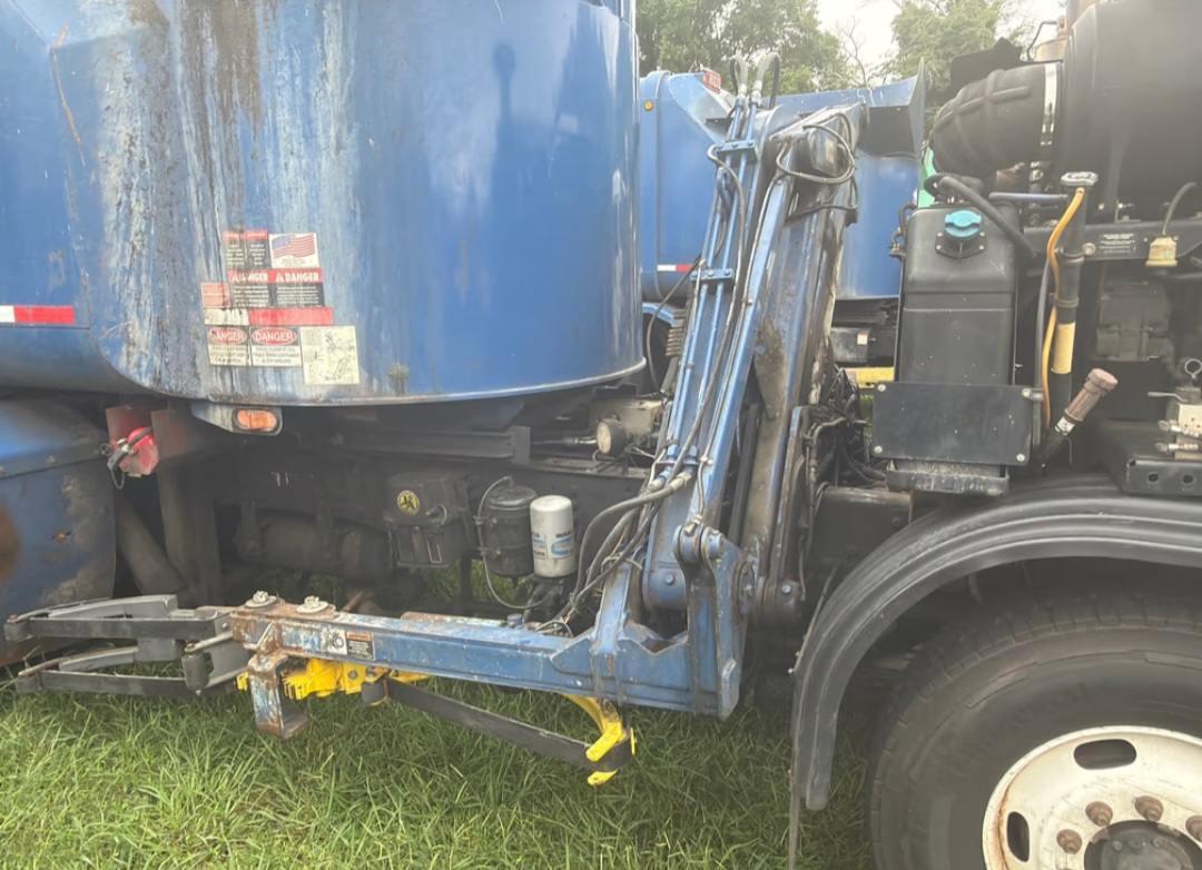 2017 Autocar Heil Automated Side Loader - image 5