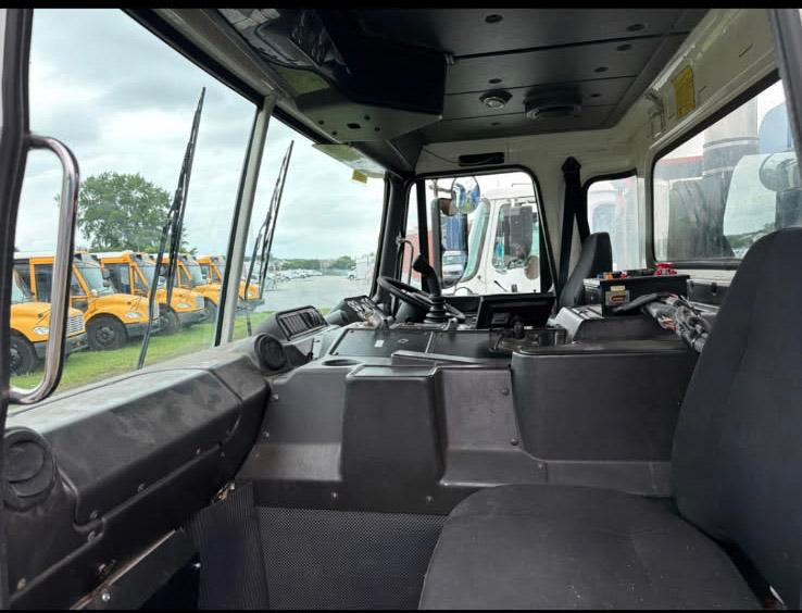 2017 Autocar Heil Automated Side Loader - image 8