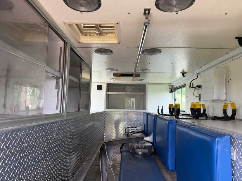 2005 International 4400 Heavy Rescue — photo 6