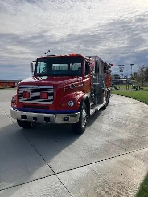 2001 Freightliner Tanker/Pumper - image 3