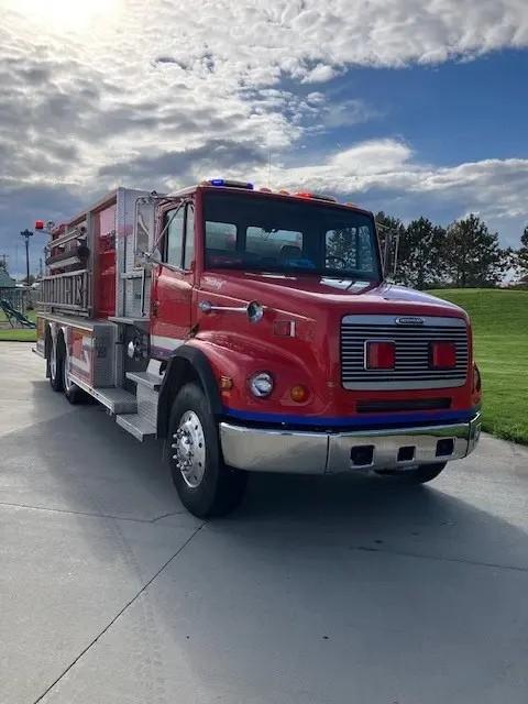 2001 Freightliner Tanker/Pumper - image 4