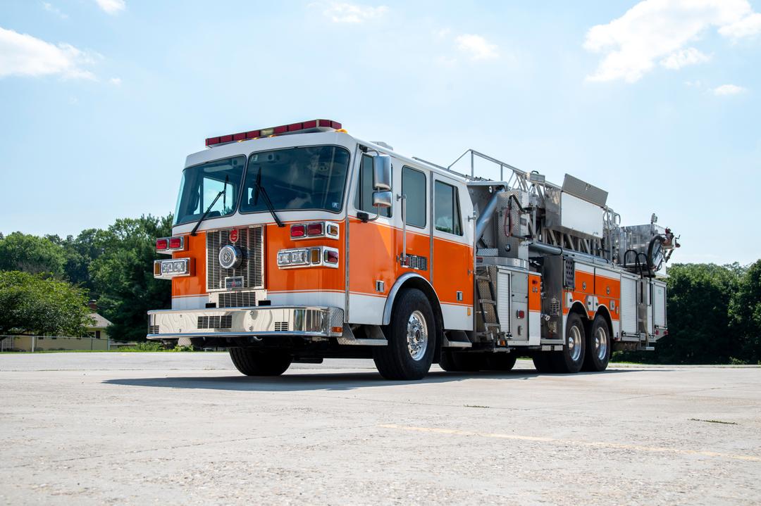 2005 Sutphen 100’ Mid-Mount Tower/Quint