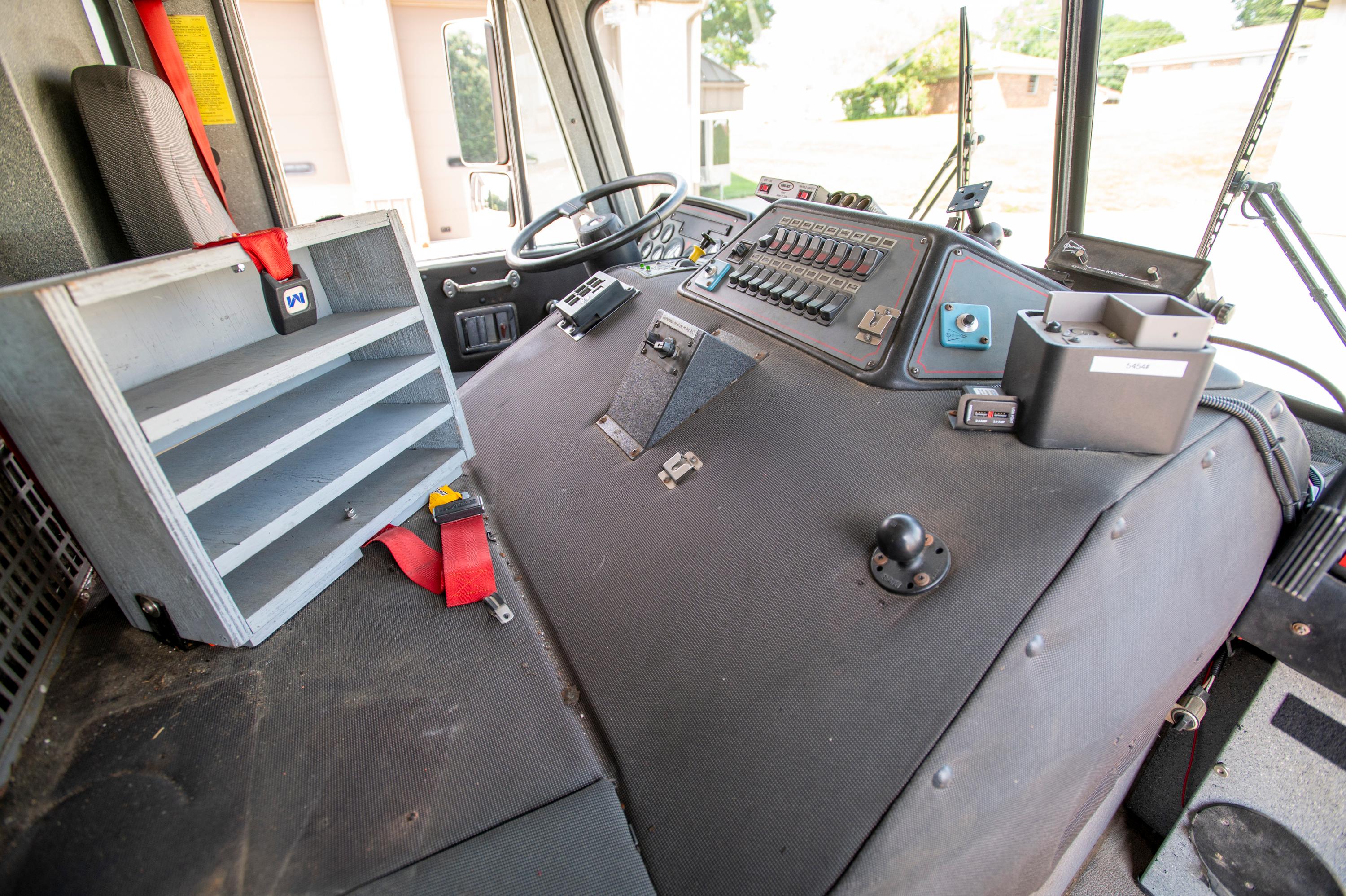 2005 Sutphen 100’ Mid-Mount Tower/Quint - image 35
