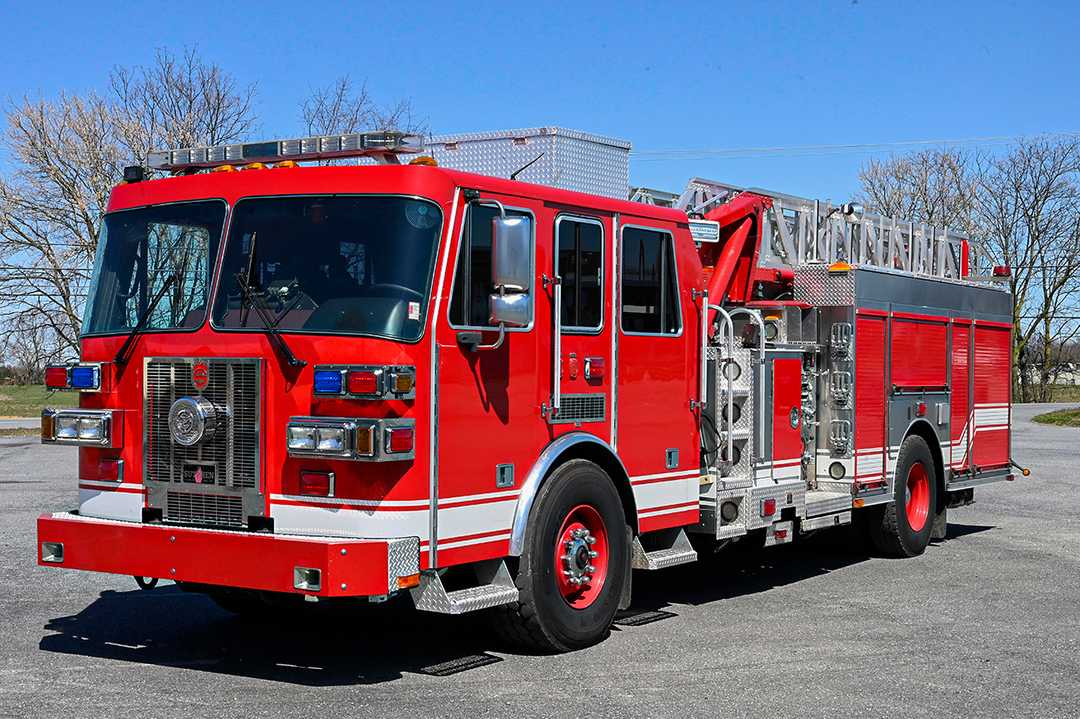 2008 Sutphen 75′ Midmount Aerial Quint 1750/500