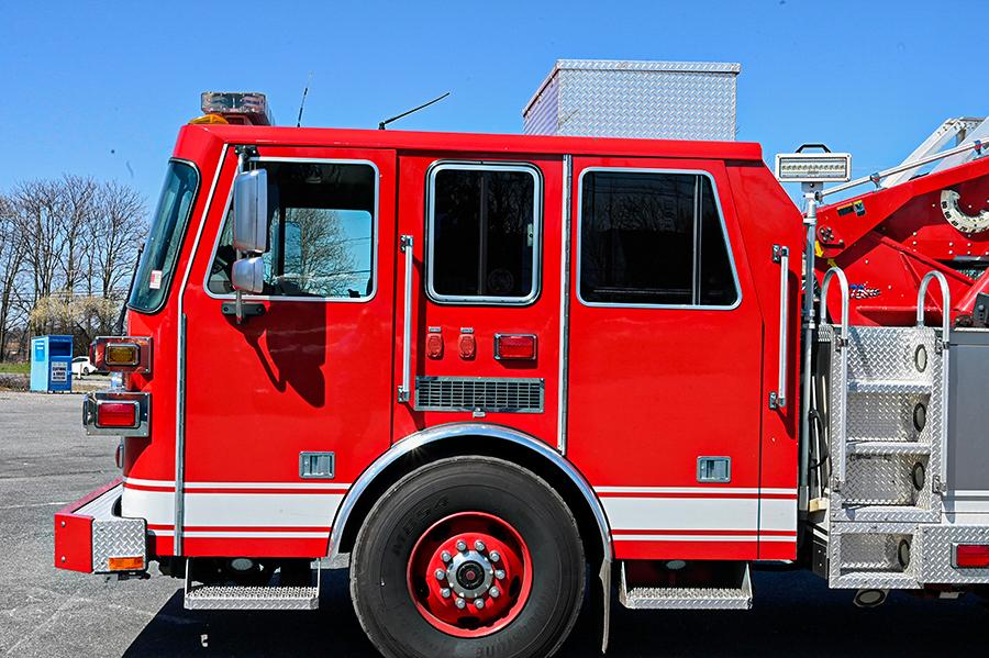 2008 Sutphen 75′ Midmount Aerial Quint 1750/500 - image 6
