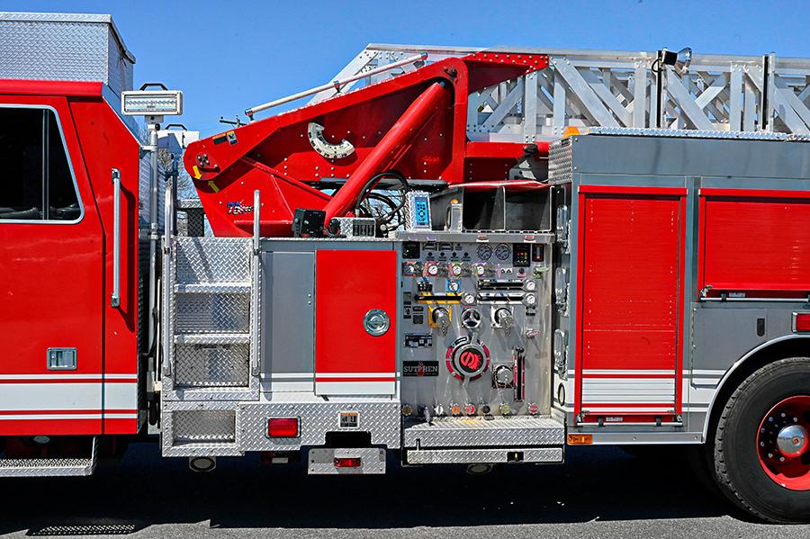 2008 Sutphen 75′ Midmount Aerial Quint 1750/500 - image 8