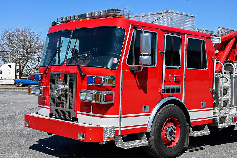 2008 Sutphen 75′ Midmount Aerial Quint 1750/500 - image 9