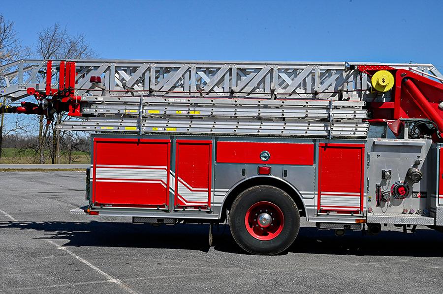 2008 Sutphen 75′ Midmount Aerial Quint 1750/500 - image 10
