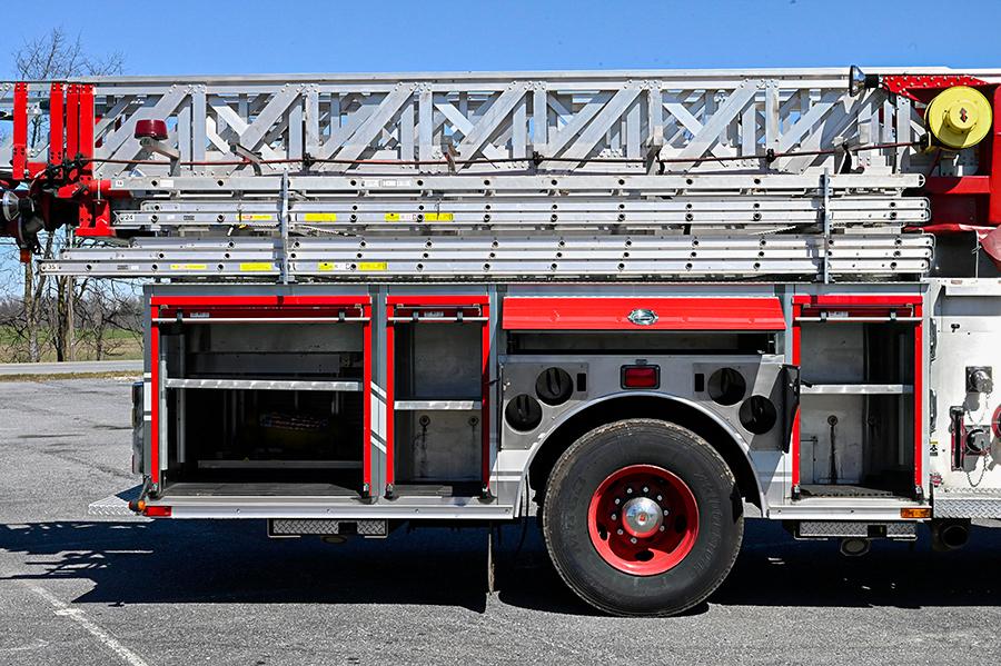 2008 Sutphen 75′ Midmount Aerial Quint 1750/500 - image 11