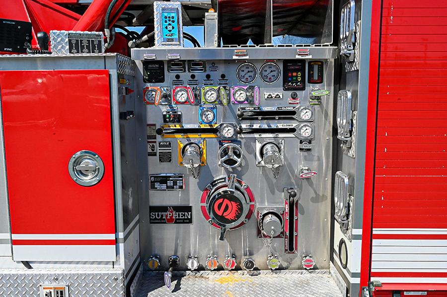 2008 Sutphen 75′ Midmount Aerial Quint 1750/500 - image 13