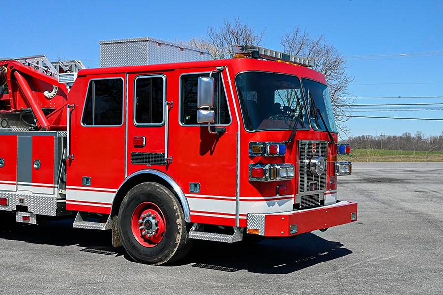 2008 Sutphen 75′ Midmount Aerial Quint 1750/500 - image 15