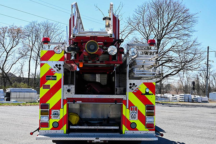 2008 Sutphen 75′ Midmount Aerial Quint 1750/500 - image 17