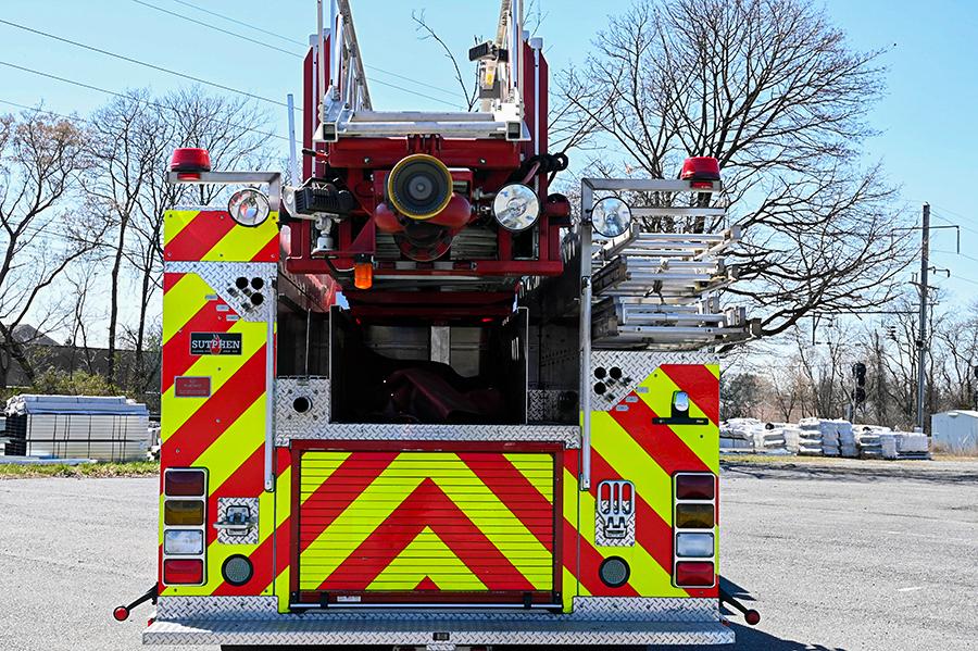 2008 Sutphen 75′ Midmount Aerial Quint 1750/500 - image 18