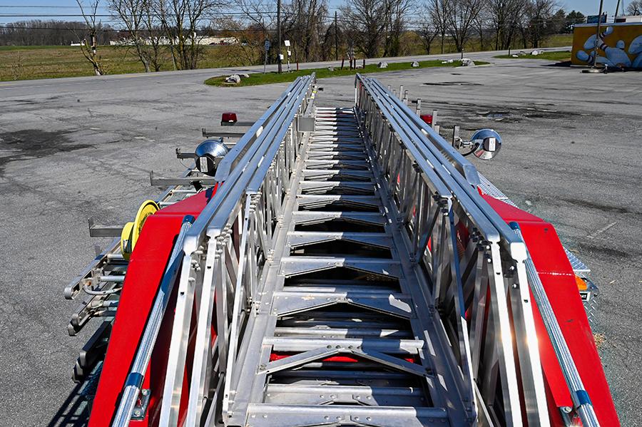 2008 Sutphen 75′ Midmount Aerial Quint 1750/500 - image 22