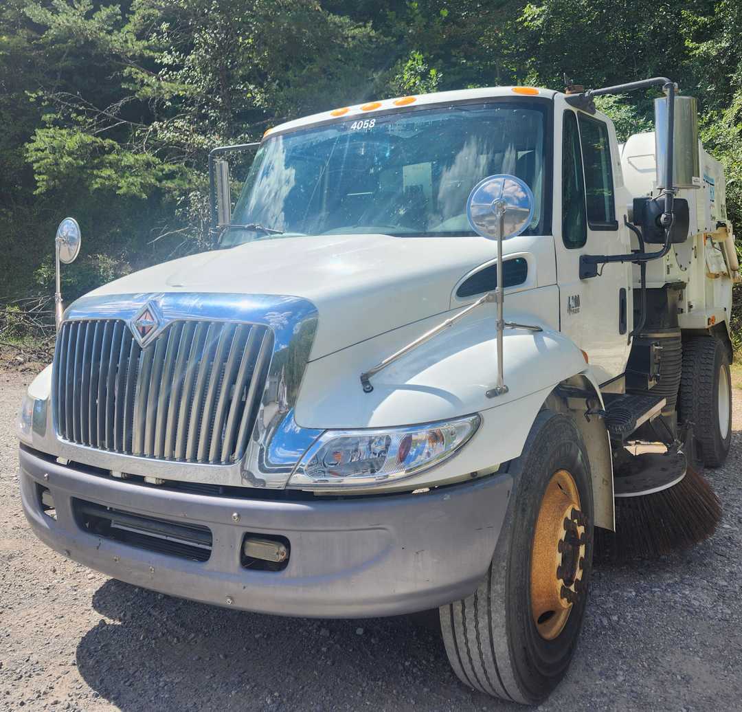 2007 International 4200 Tymco 600 Street Sweeper
