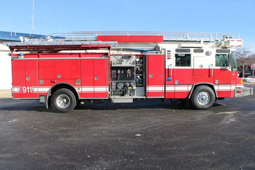 2004 Pierce Quantum 61' Quint — photo 3