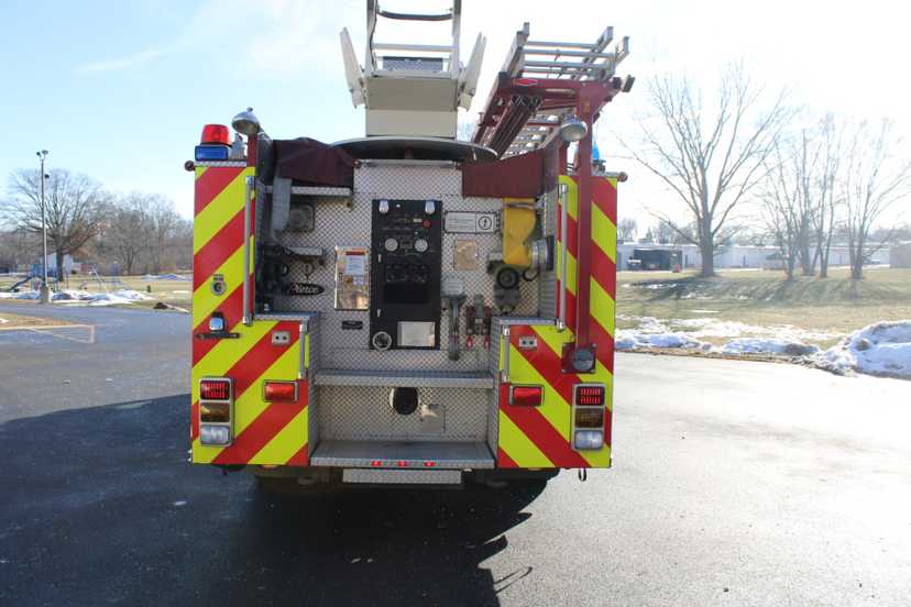 2004 Pierce Quantum 61' Quint — photo 6