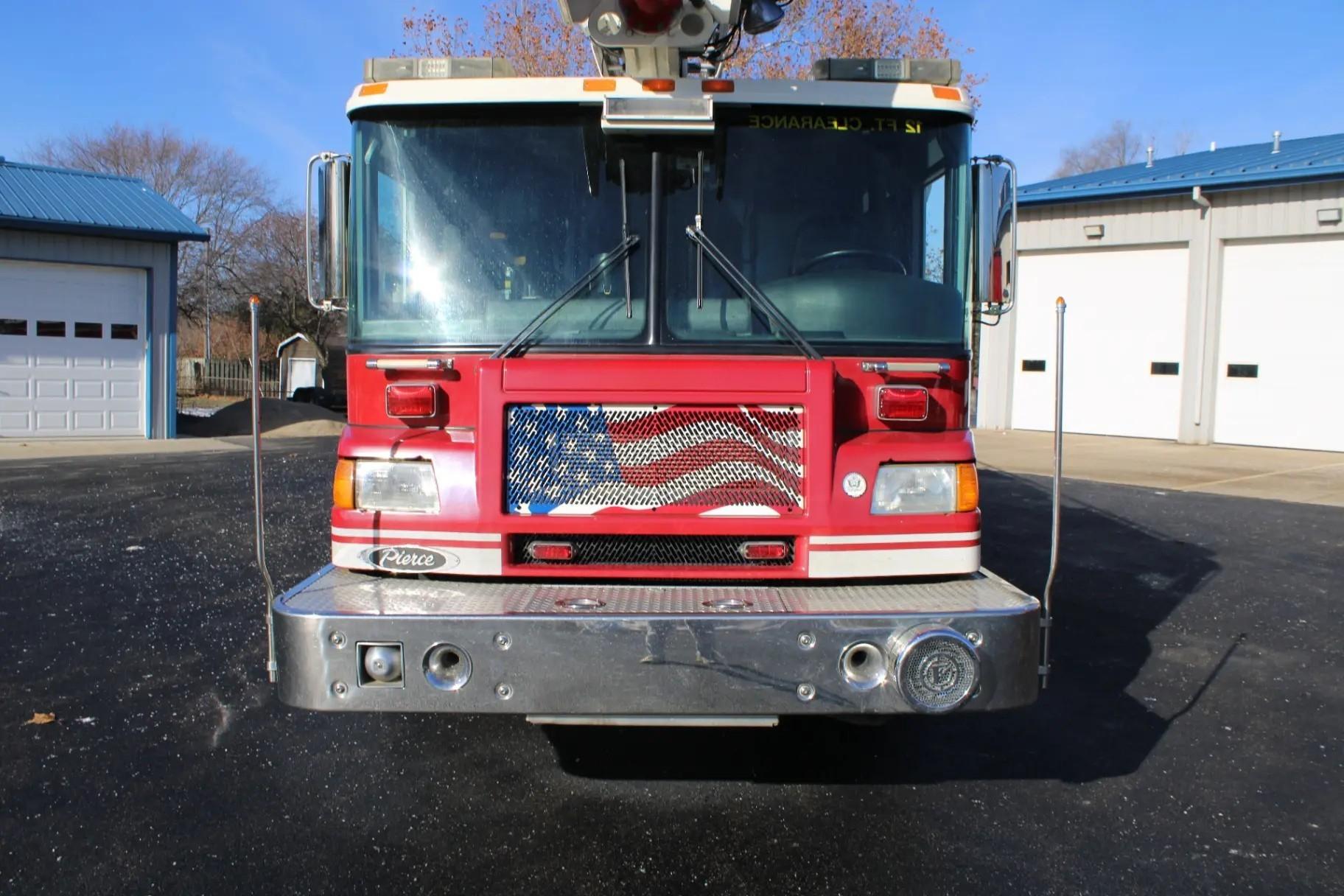 2004 Pierce Quantum 61' Quint - image 5