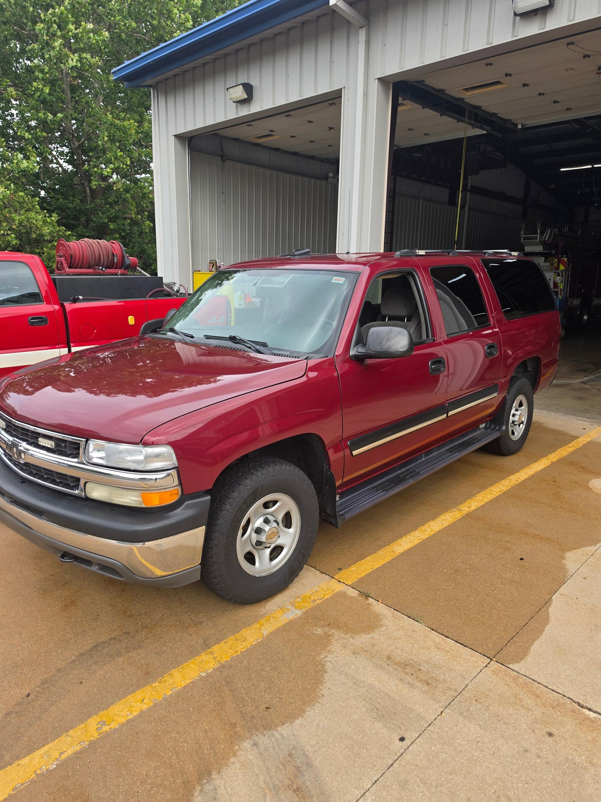 2005 Chevrolet Suburban K1500 4x4 Command Unit - image 1