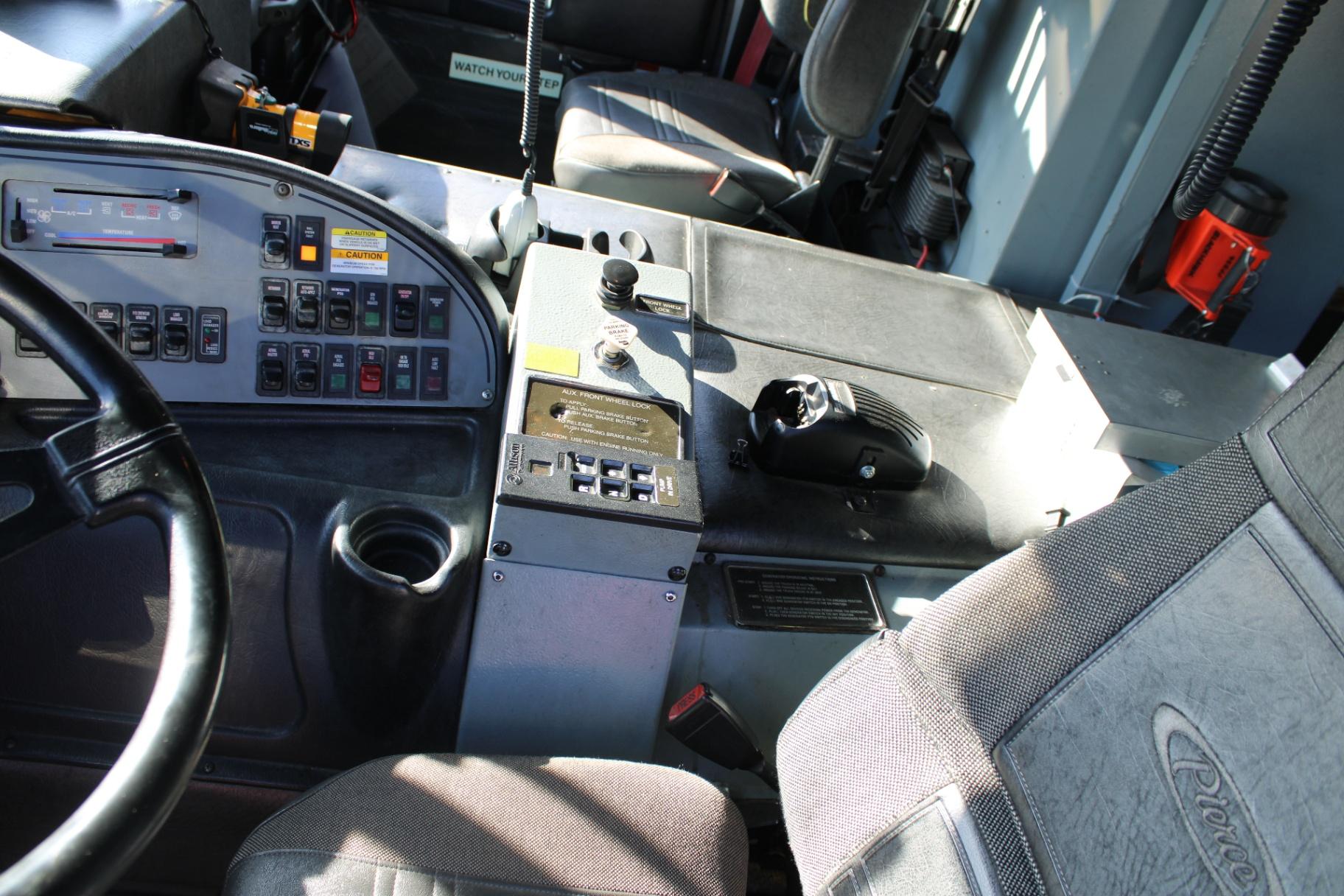 2004 Pierce Quantum 61' Quint - image 26