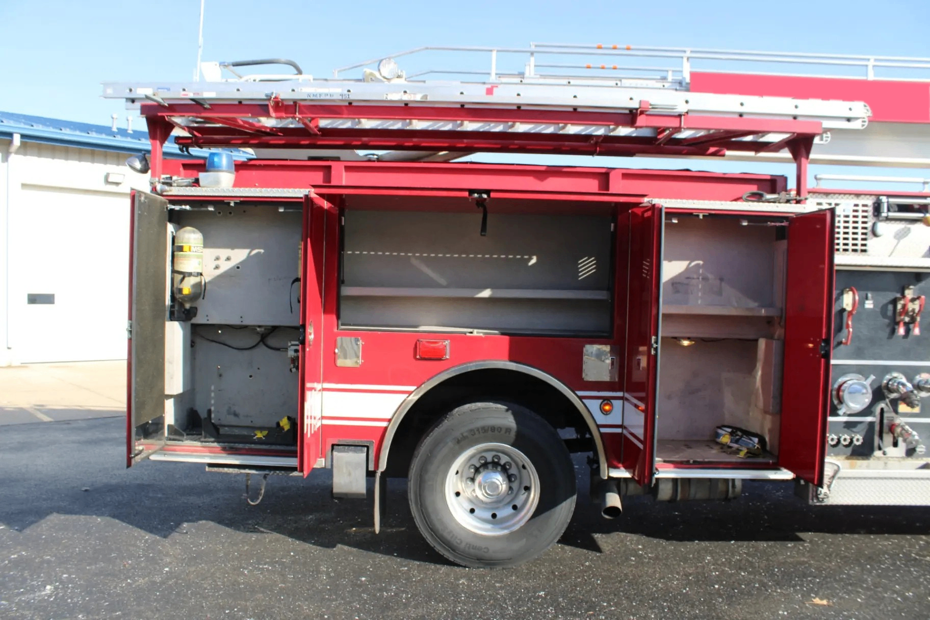 2004 Pierce Quantum 61' Quint - image 14