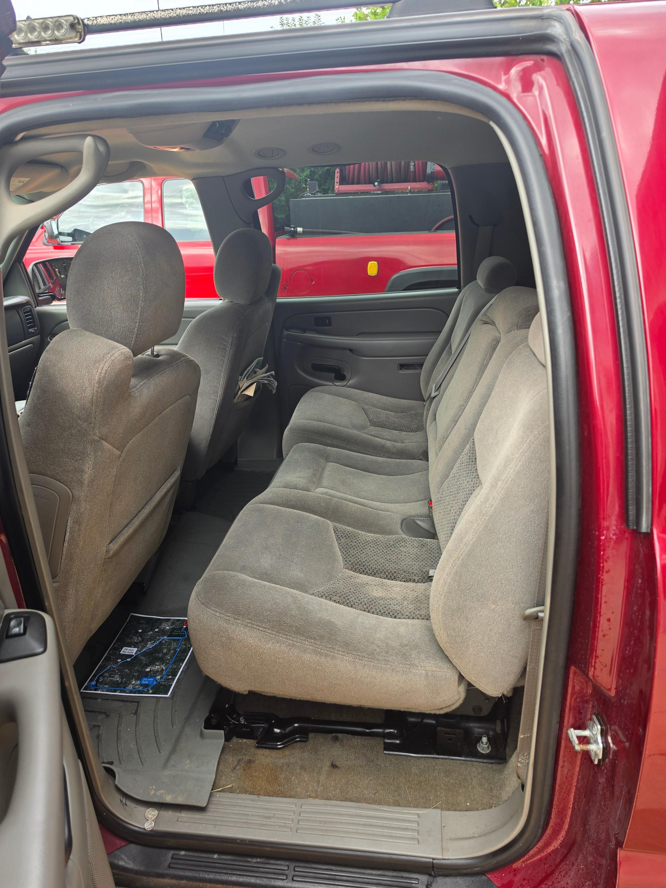 2005 Chevrolet Suburban K1500 4x4 Command Unit - image 7