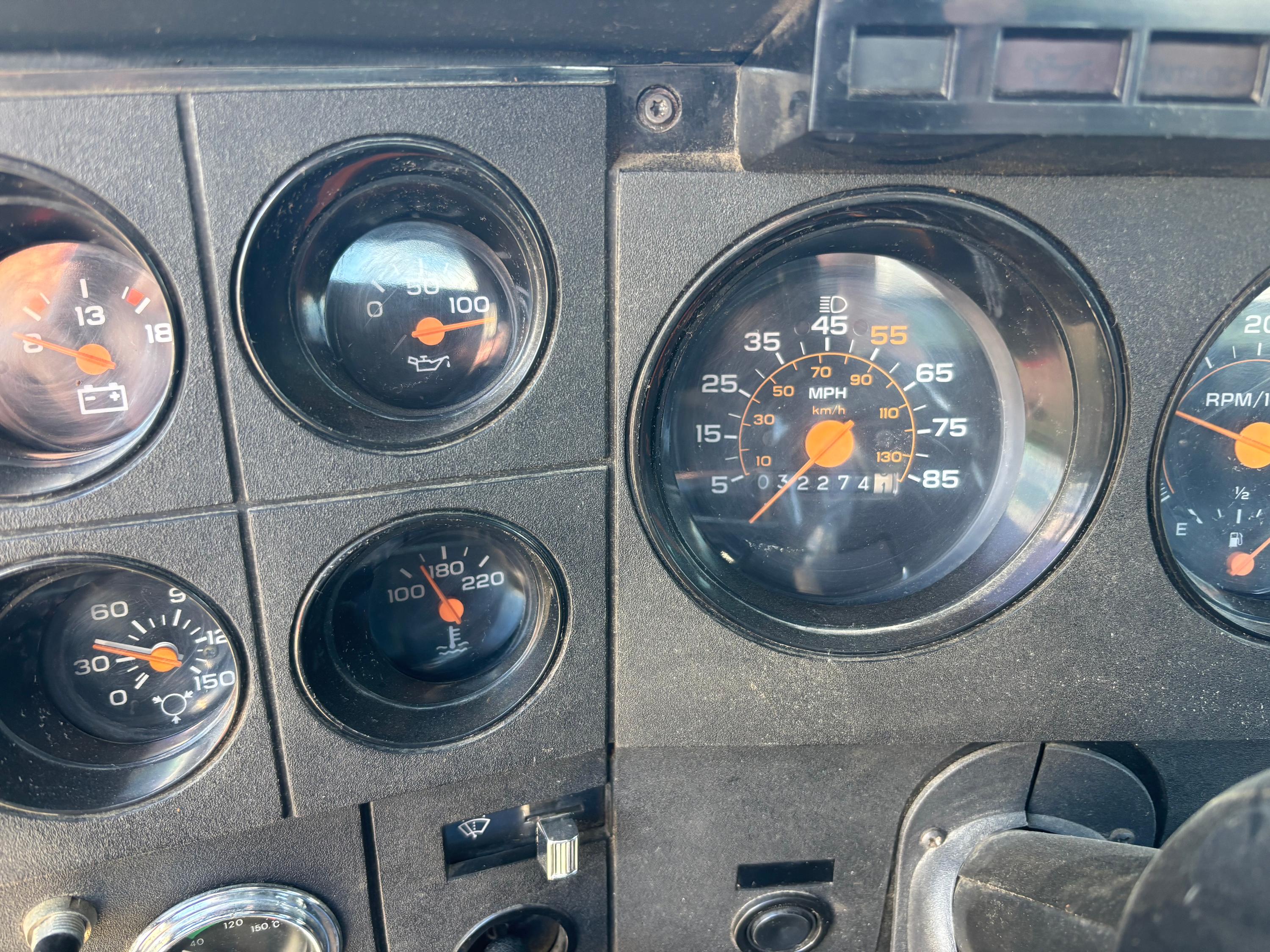1989 4 Guys GMC Pumper Tanker - image 5
