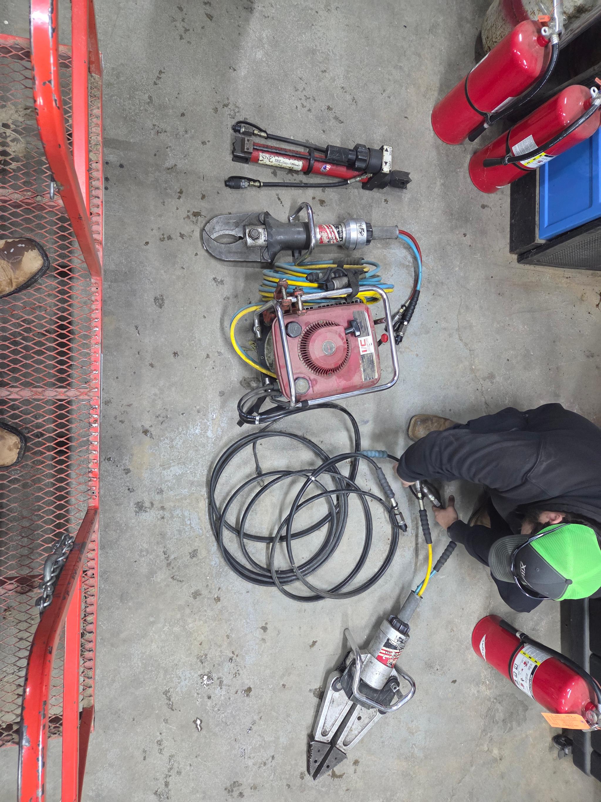 Lucas extrication tools - image 2