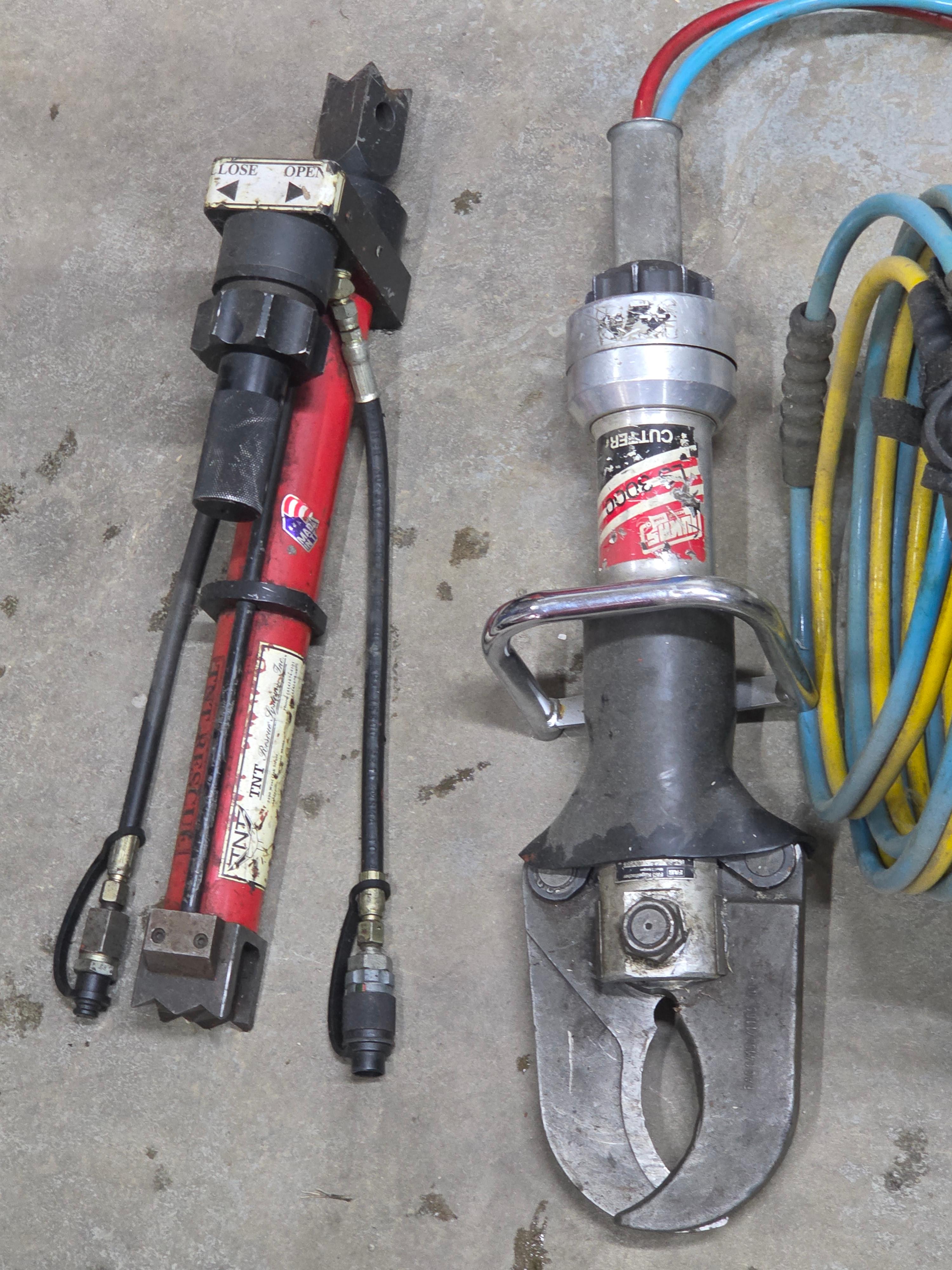Lucas extrication tools - image 1