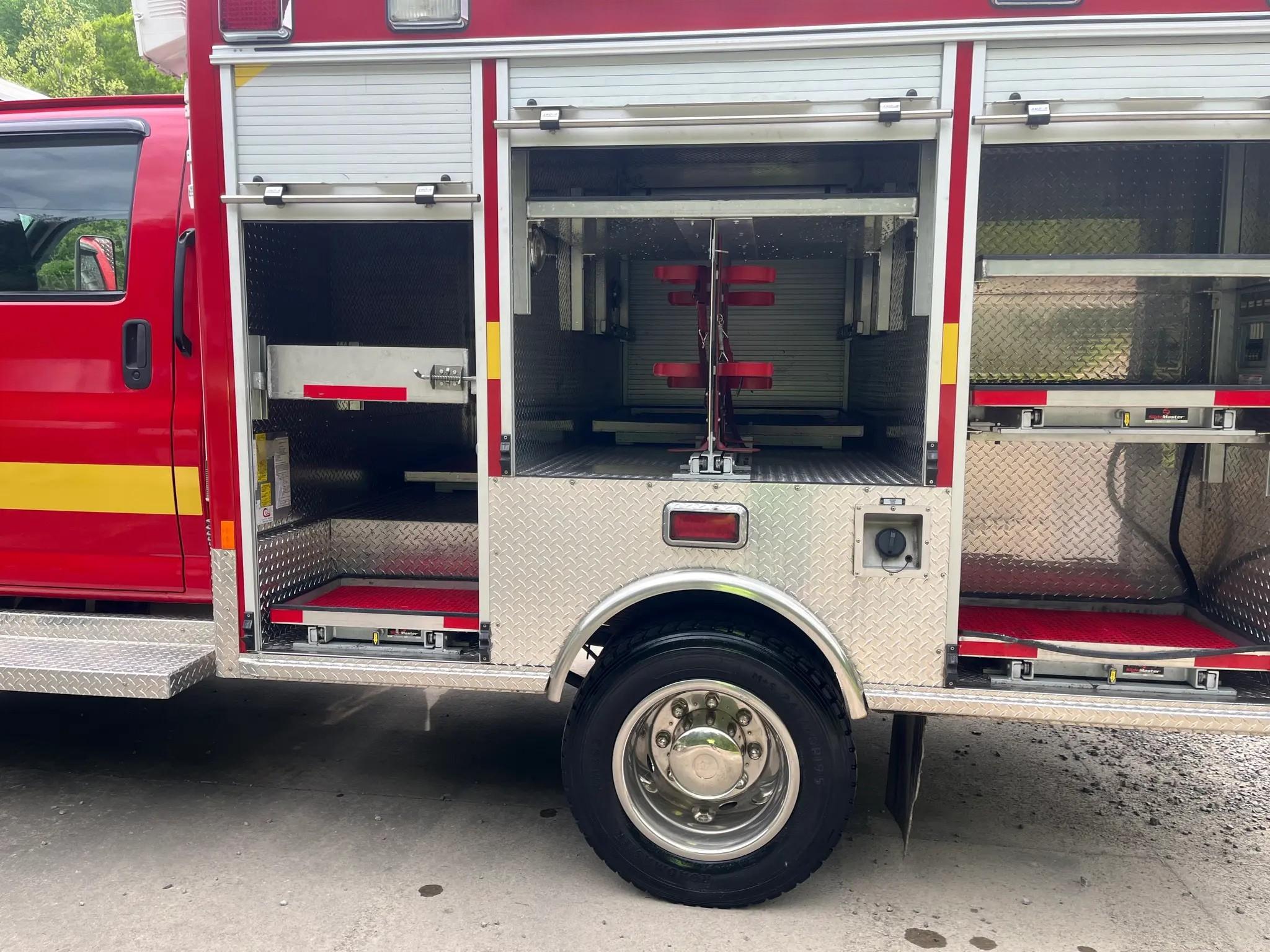 2005 GMC C4500 Rescue, 4x4 - image 4