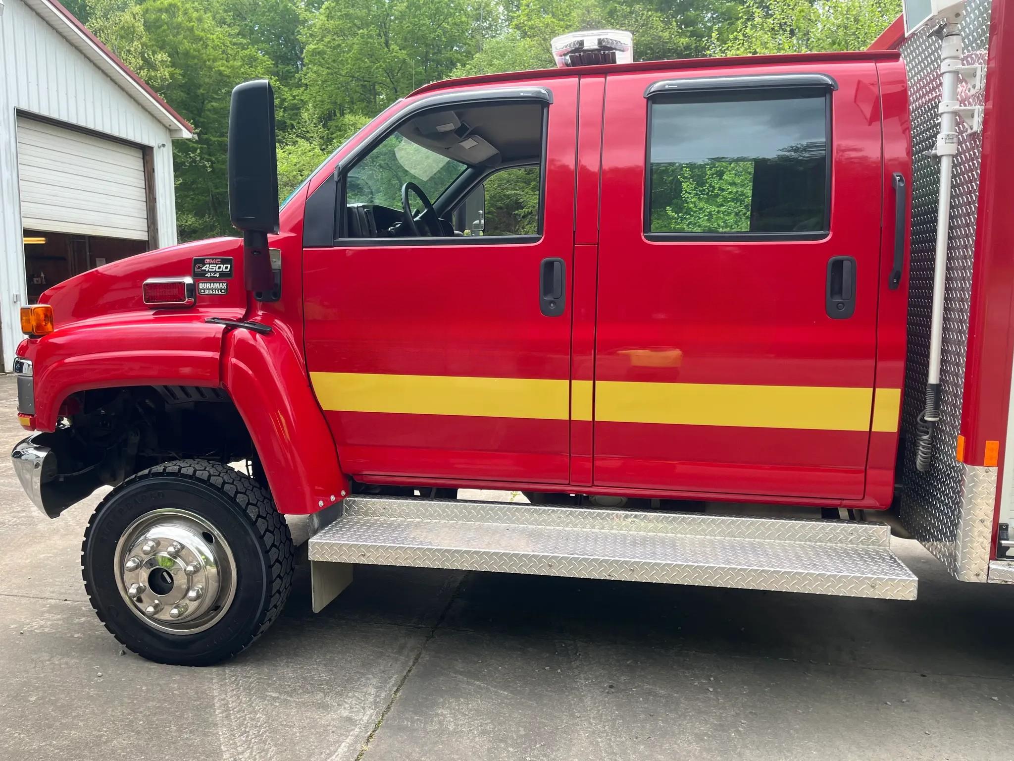 2005 GMC C4500 Rescue, 4x4 - image 3