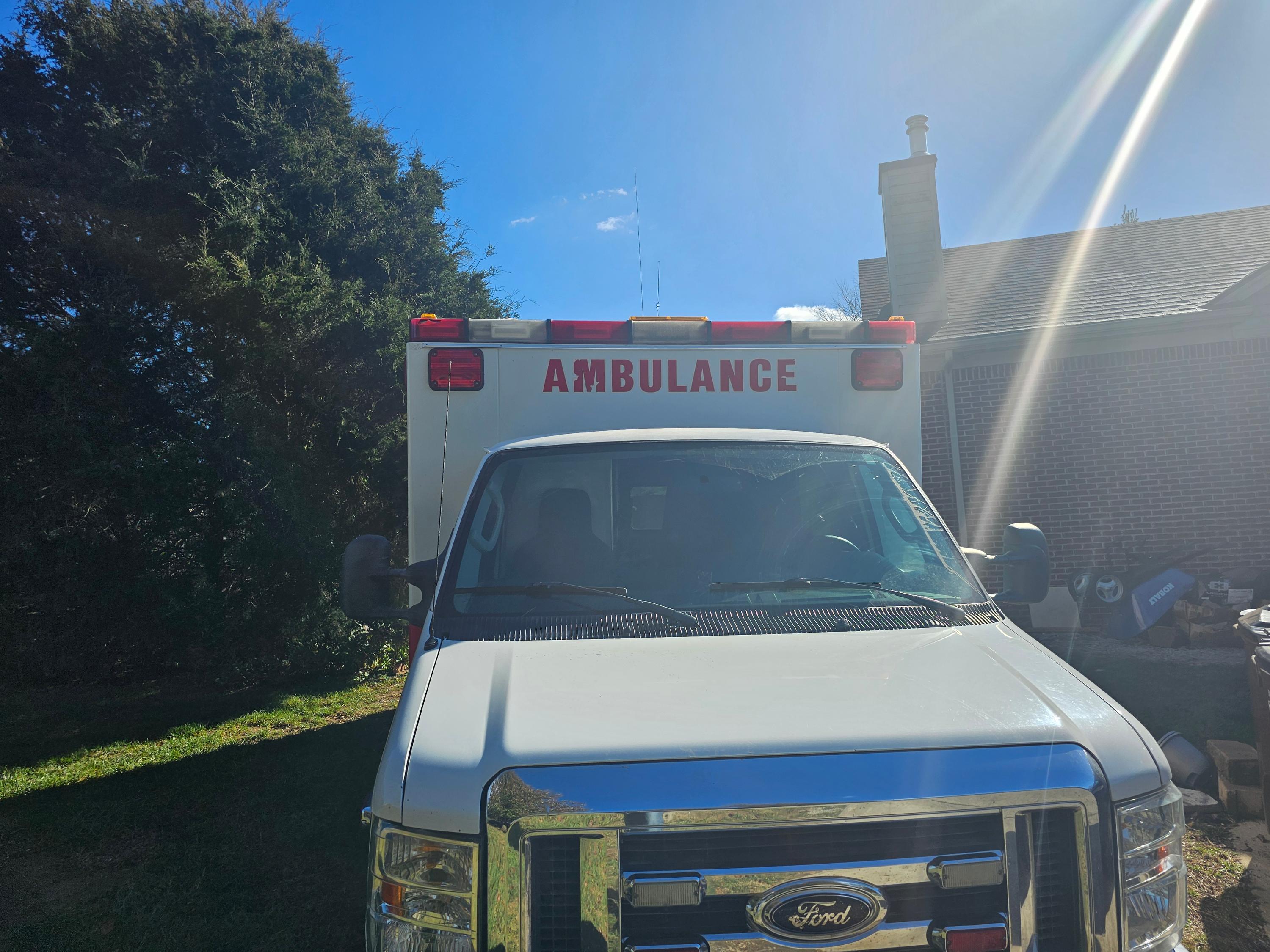 2010 ford E450 type 3 ambulance - image 4