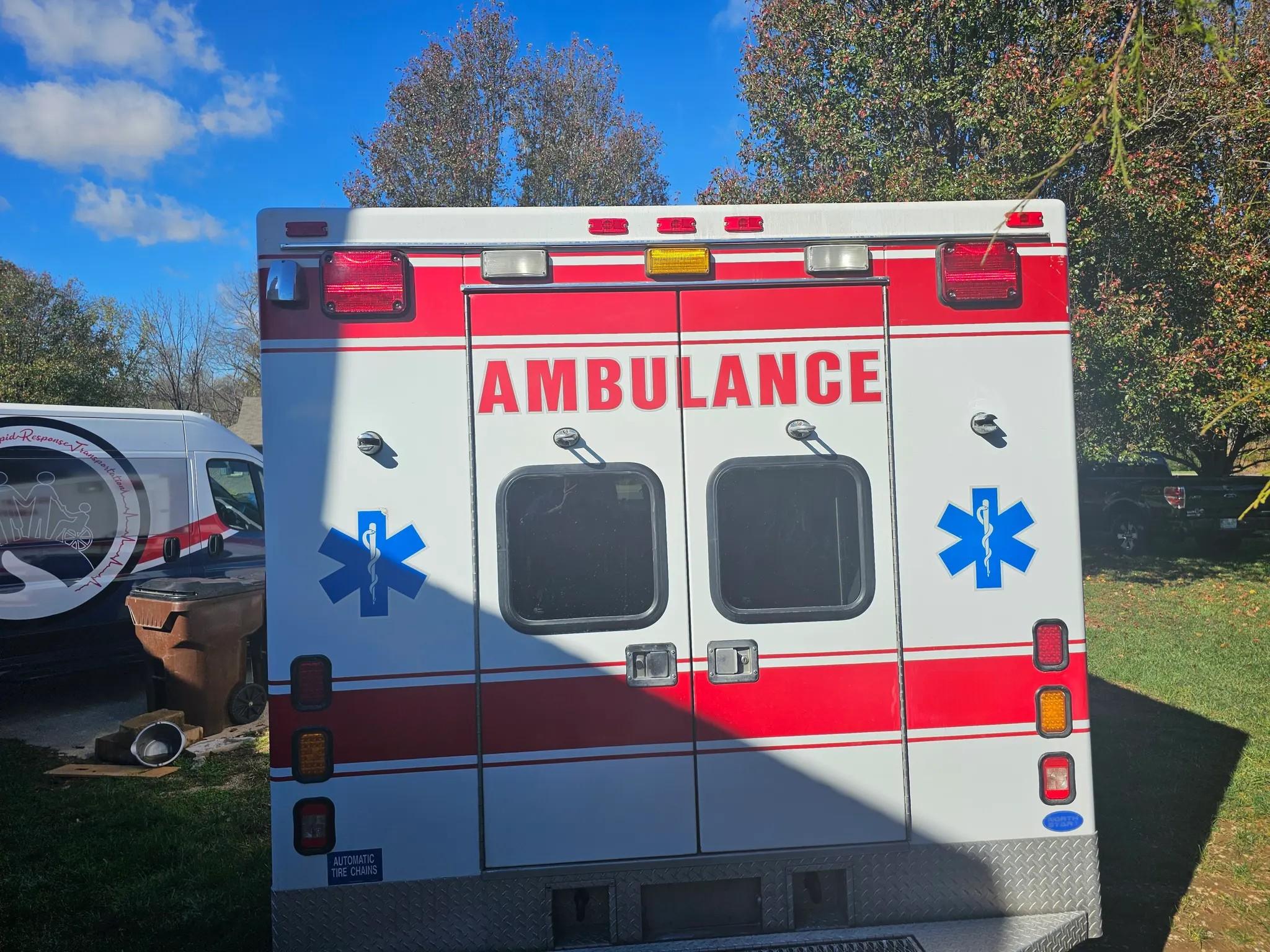 2010 ford E450 type 3 ambulance - image 2