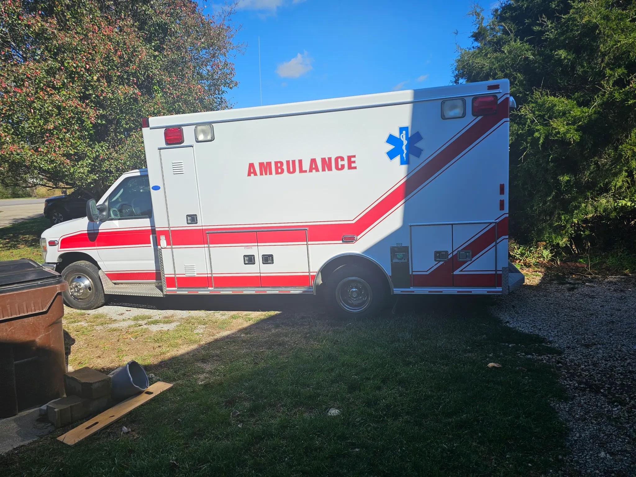 2010 ford E450 type 3 ambulance - image 3
