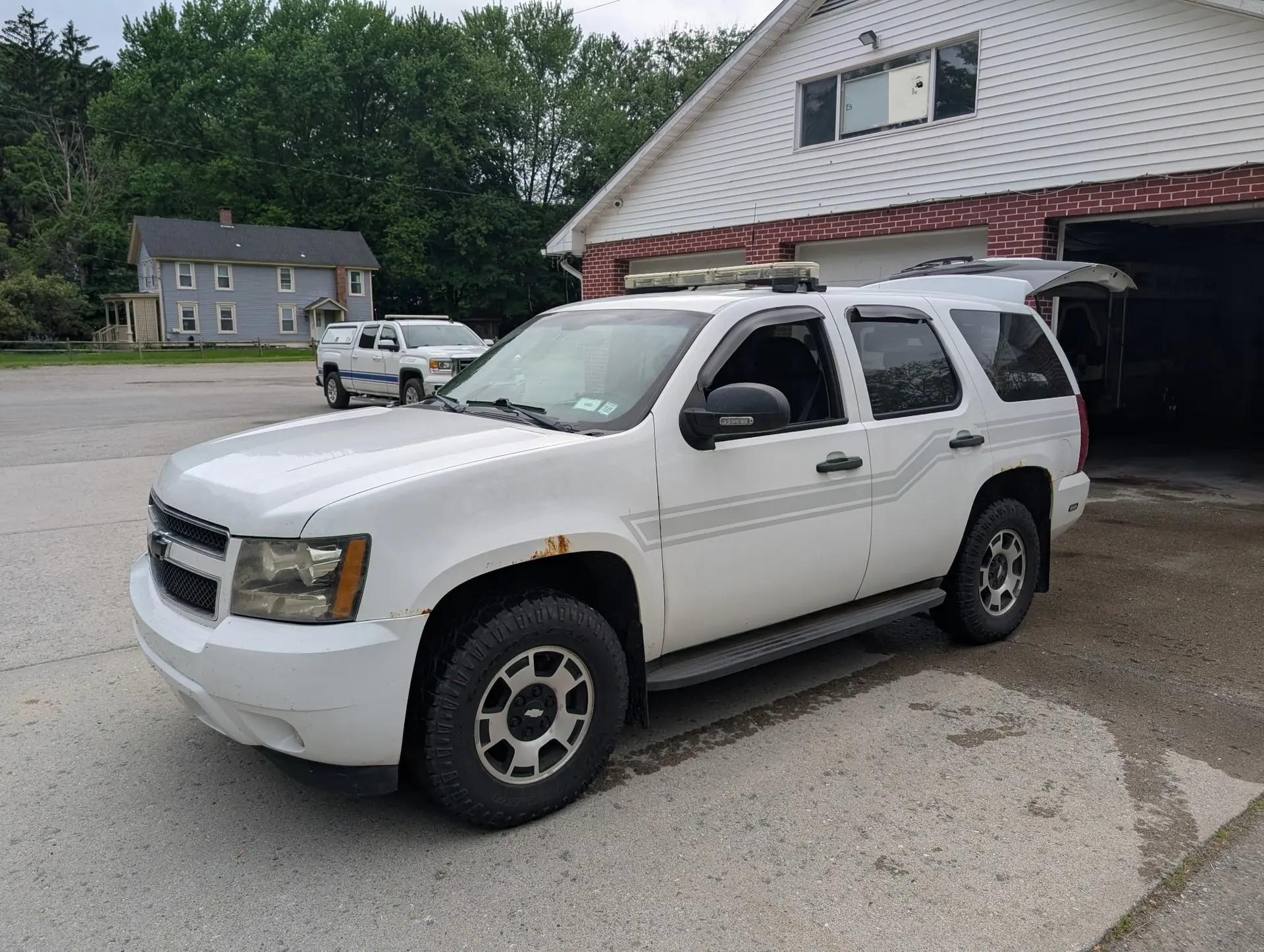 2010 Chevrolet Tahoe 4x4 Command Unit - image 3
