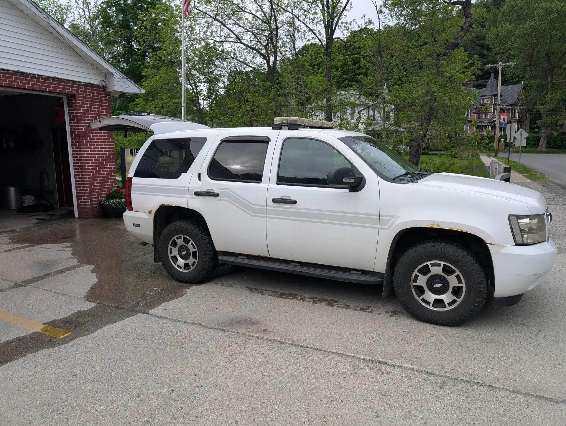 2010 Chevrolet Tahoe 4x4 Command Unit - image 2